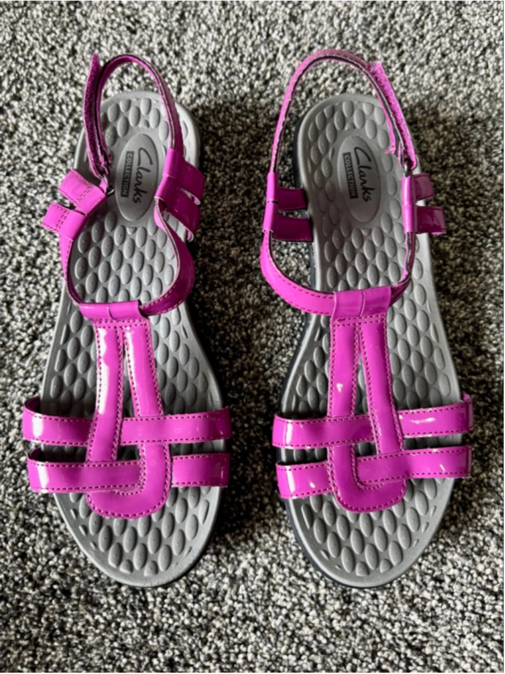 Women's Clarks Sonar Aster Patent T-Strap Sandals in Fuchsia Size 9